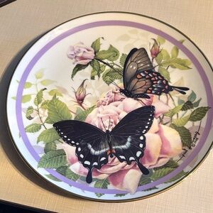 Spice, bush, swallowtail Floral Butterfly Decorative Plate. Plate 3216.